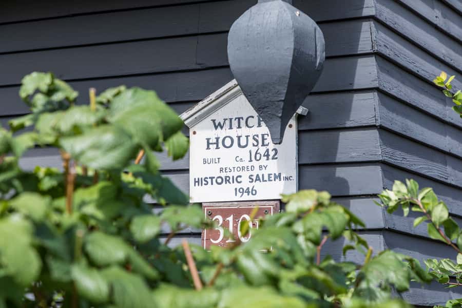 Salem: Ghosts of Salem Walking Tour - Meeting at 15 Derby Square, then getting oriented fast