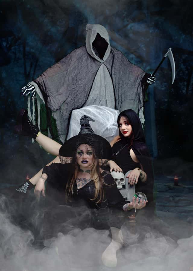 Salem: Ultimate Dead of Night Walking Ghost Tour - The 1-hour route concept: outside stories, haunted street-level