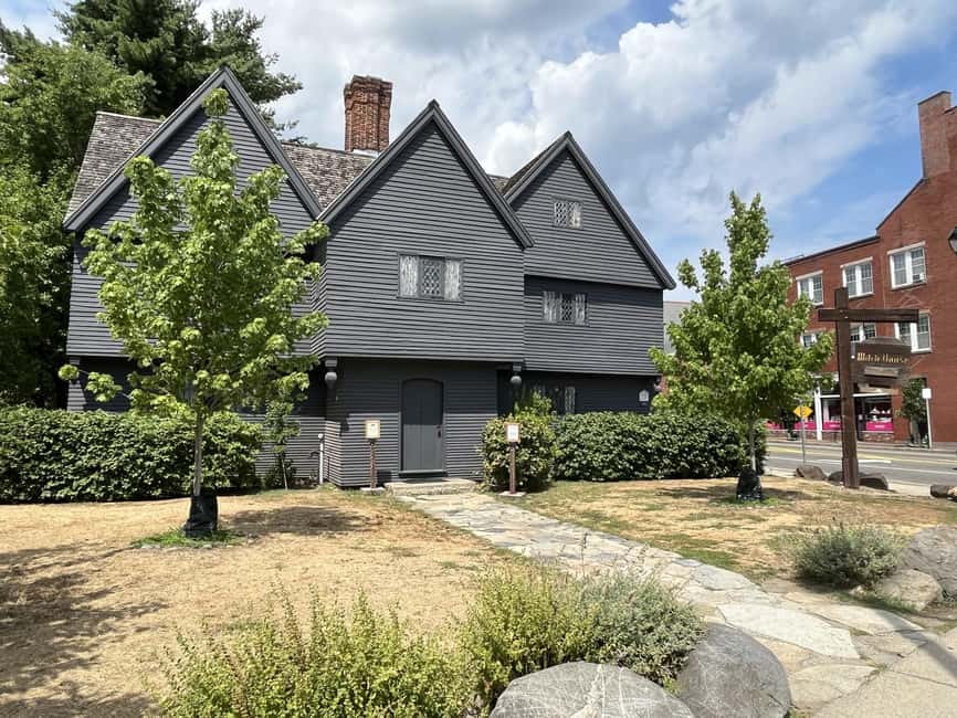 Salem Witch Tour from Boston by Train - Burying Point Cemetery: Salem’s oldest burial ground and the fear behind the accusations