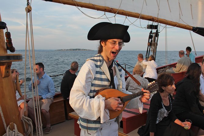 Schooner Fame Sailing Tour - Sunset chills and onboard comfort: what to wear and what to buy