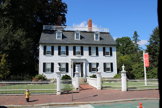 Small Group Day Trip to Salem and Hammond Castle from Boston - Hocus Pocus fans: Ropes Mansion and the Chestnut Street stroll