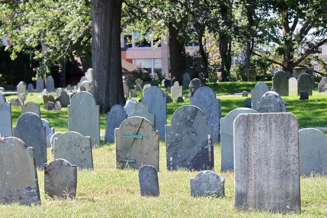 Ultimate Historic Salem and Witch Trials Self-Guided Walking Tour - How to make it effortless: headphones, pacing, and crowd control