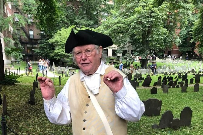Walking Tour of Boston's Freedom Trail - Granary Burial Ground and the Old Colonial State House