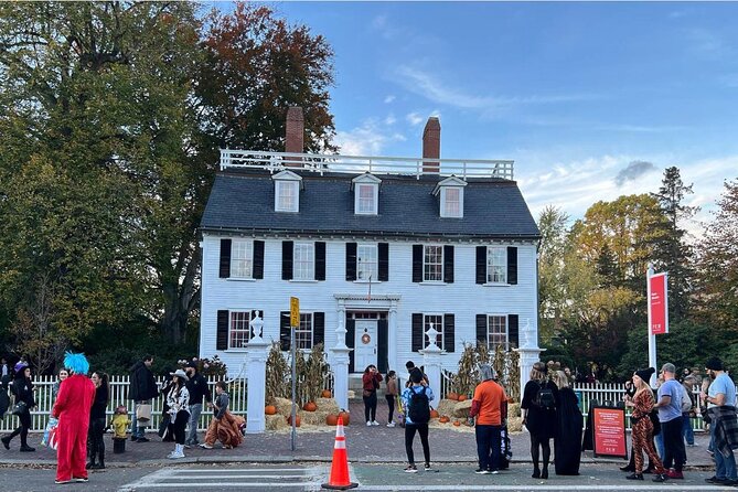 Wicked Awesome Tours: Witch Trial History and Salem Haunts! - Photo Time at the Bewitched Elizabeth Montgomery Statue