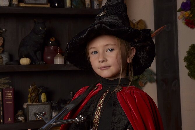 Witch Costume Photo Shoot - Witch Cottage theatrical set - Practical tips to get better photos and have an easier time